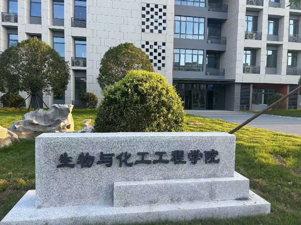 南川区扬州职业大学体育场高杆灯项目